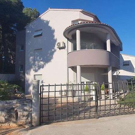 Apartman Tika  Pula Bagian luar foto