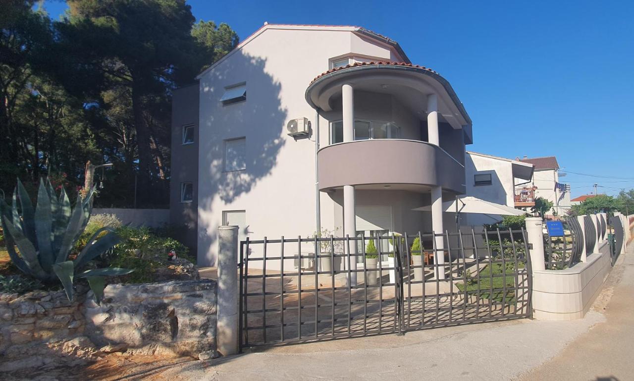 Apartman Tika  Pula Bagian luar foto